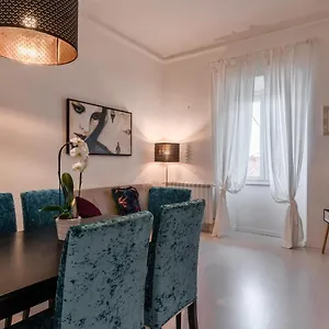 Gallery Art In San Frediano Apartment Florenz